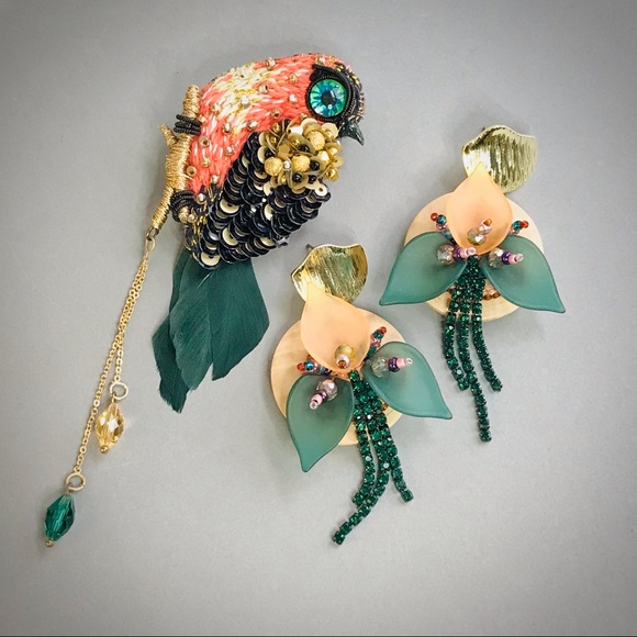 Earrings with wood floral pendant - Picture 13 of 14